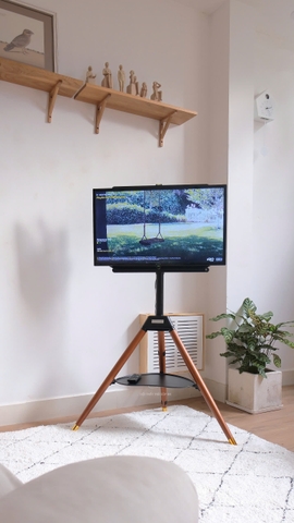 Kệ TV - 3 chân gỗ có khay 43-65 inch