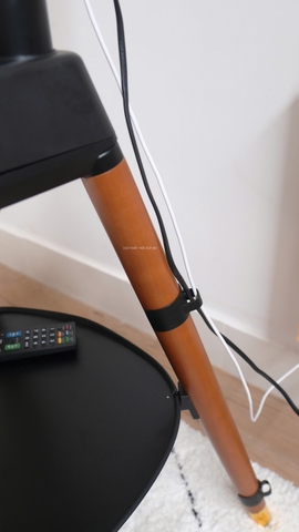 Kệ TV - 3 chân gỗ có khay 43-65 inch