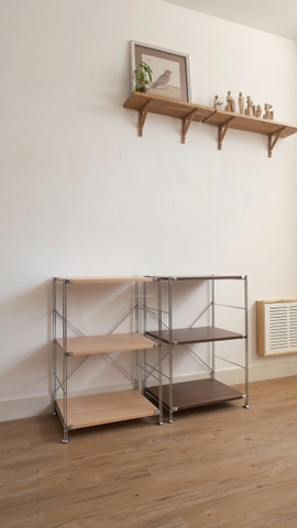 Kệ đứng màu sồi khung inox