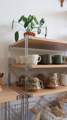 Kệ đứng màu sồi khung inox