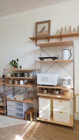 Kệ đứng màu sồi khung inox