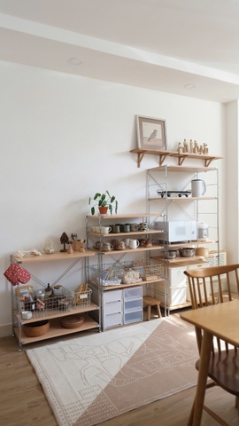 Kệ đứng màu sồi khung inox