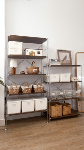 Kệ đứng màu óc chó khung inox