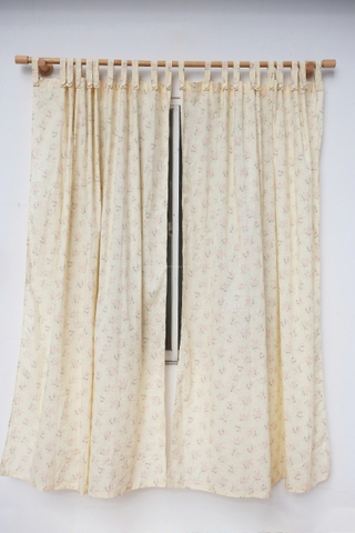 Rèm 16 vải hoa hồng nền kem