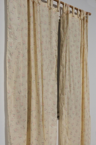 Rèm 16 vải hoa hồng nền kem