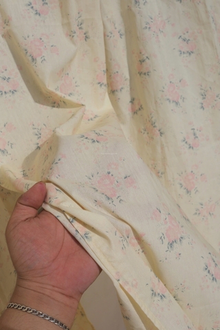 Rèm 16 vải hoa hồng nền kem