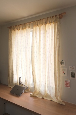 Rèm 16 vải hoa hồng nền kem