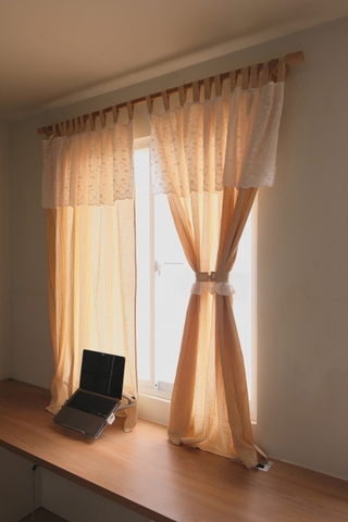 Rèm 15 caro vàng viền nơ trắng