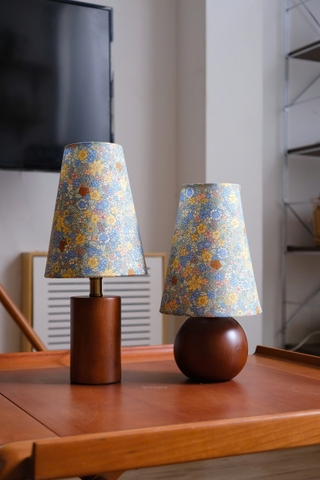 Đèn bàn retro 25 hoa nhí vàng xanh