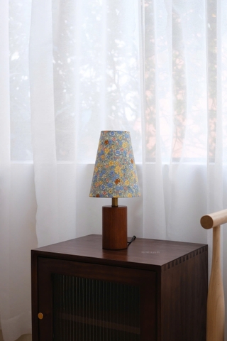 Đèn bàn retro 25 hoa nhí vàng xanh