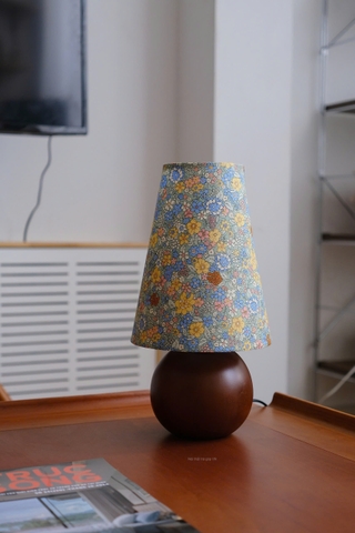 Đèn bàn retro 25 hoa nhí vàng xanh