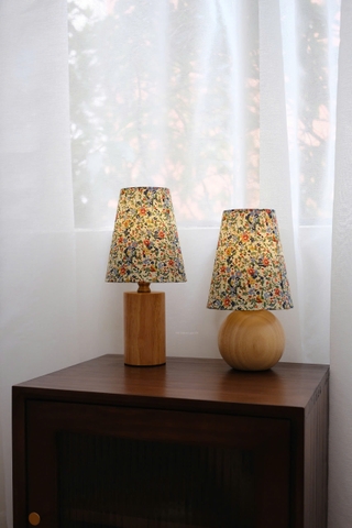 Đèn bàn retro 24 hoa nhí đỏ xanh