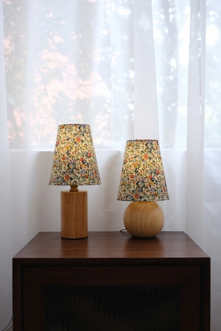 Đèn bàn retro 24 hoa nhí đỏ xanh