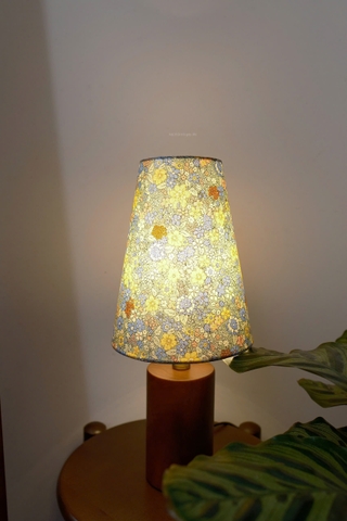 Đèn bàn retro 25 hoa nhí vàng xanh