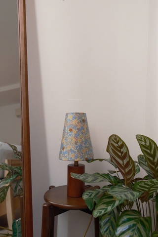 Đèn bàn retro 25 hoa nhí vàng xanh