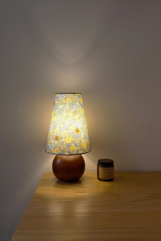 Đèn bàn retro 25 hoa nhí vàng xanh