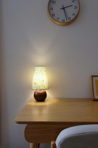 Đèn bàn retro 25 hoa nhí vàng xanh