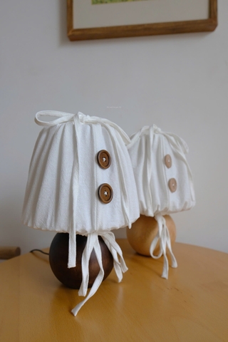 Đèn nấm thân gỗ tán vải