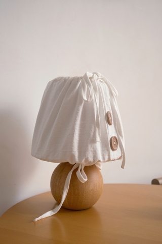 Đèn nấm thân gỗ tán vải