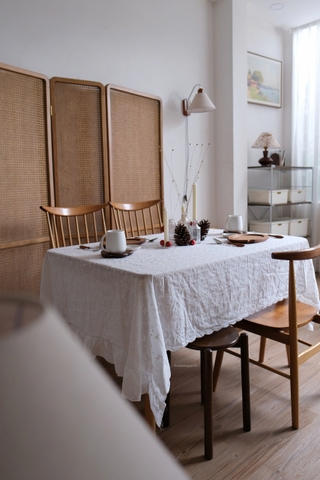 Khăn bàn trắng thêu nơ