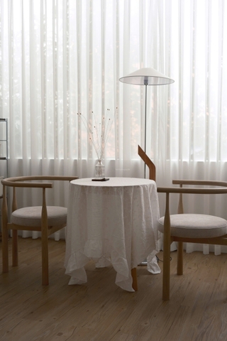 Khăn bàn trắng thêu nơ