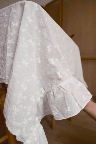 Khăn bàn trắng thêu nơ