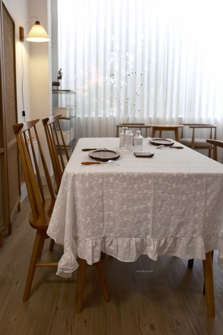 Khăn bàn trắng thêu nơ