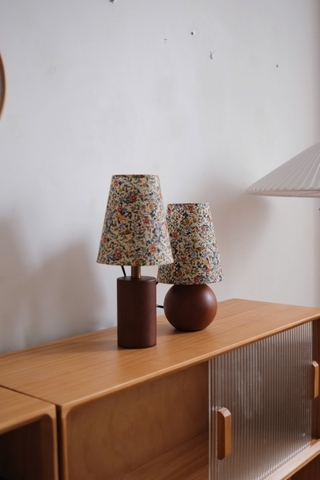 Đèn bàn retro 24 hoa nhí đỏ xanh