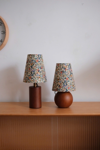 Đèn bàn retro 24 hoa nhí đỏ xanh