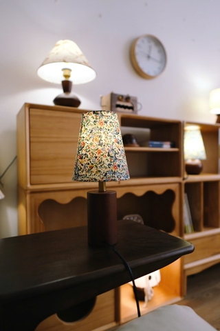 Đèn bàn retro 24 hoa nhí đỏ xanh