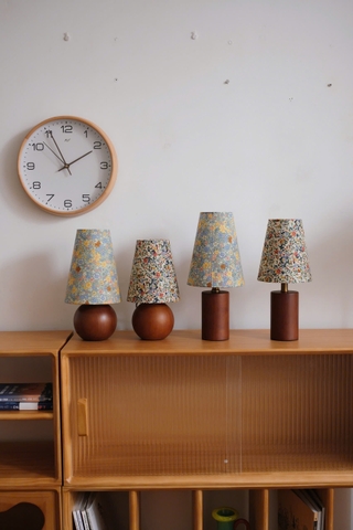 Đèn bàn retro 24 hoa nhí đỏ xanh