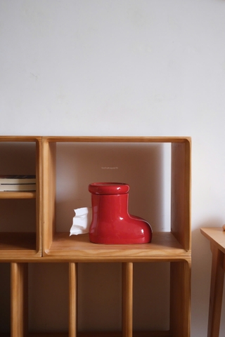 Hộp khăn giấy gốm - boots đỏ