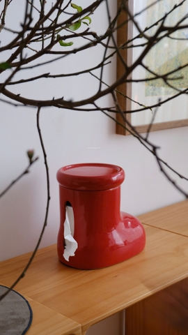 Hộp khăn giấy gốm - boots đỏ