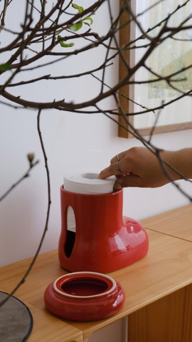 Hộp khăn giấy gốm - boots đỏ