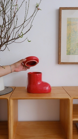 Hộp khăn giấy gốm - boots đỏ