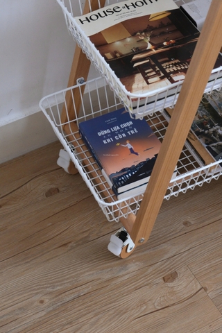 Kệ gỗ 3 tầng 02 có bánh xe + giỏ trắng