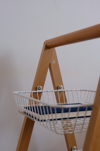 Kệ gỗ 3 tầng 02 có bánh xe + giỏ trắng