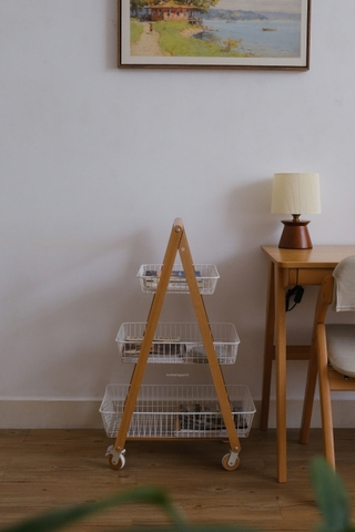 Kệ gỗ 3 tầng 02 có bánh xe + giỏ trắng