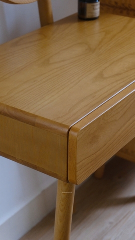 Bàn trang điểm có gương