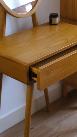 Bàn trang điểm có gương