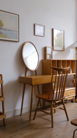 Bàn trang điểm có gương