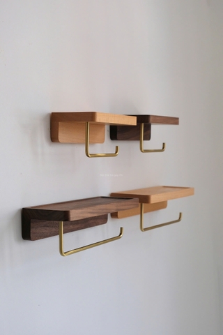 Kệ gỗ có móc giấy vệ sinh cuộn