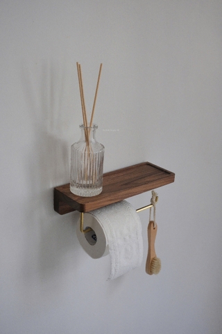 Kệ gỗ có móc giấy vệ sinh cuộn