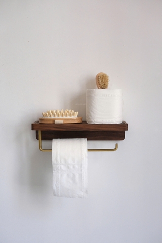 Kệ gỗ có móc giấy vệ sinh cuộn