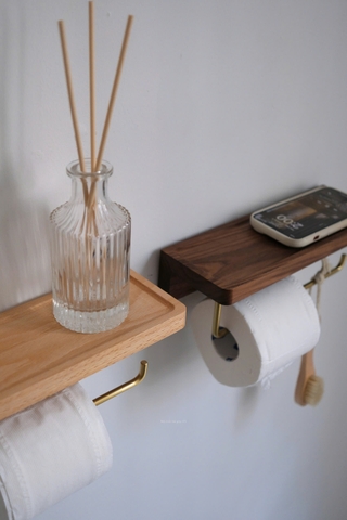 Kệ gỗ có móc giấy vệ sinh cuộn