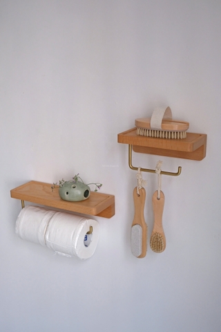 Kệ gỗ có móc giấy vệ sinh cuộn