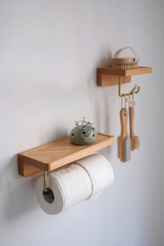 Kệ gỗ có móc giấy vệ sinh cuộn