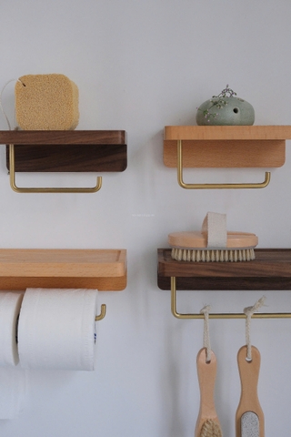 Kệ gỗ có móc giấy vệ sinh cuộn