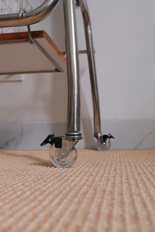 Kệ tv - 4 chân inox di động 43-70inch