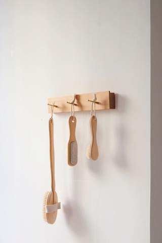 Móc treo gỗ - nút đồng 04